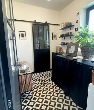 Prázdninový dům Maison De Charme Bord De Loire -15mn Des Plages